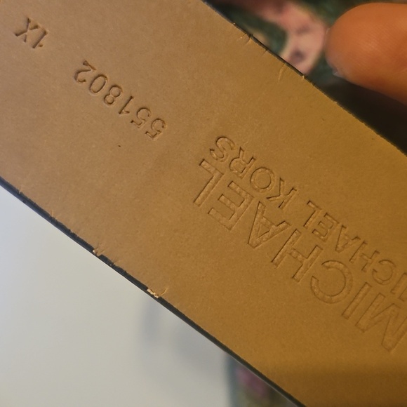 MICHAEL KORS Signature Belt with Charm Logo Brand Buckle Silver - Picture 4 of 4